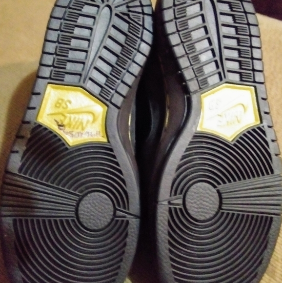 Nike - Picture 2 of 4